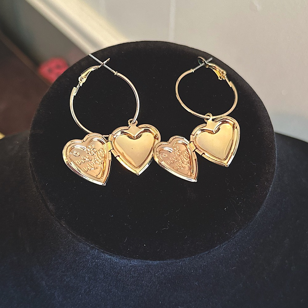 Heart locket earrings ❤️